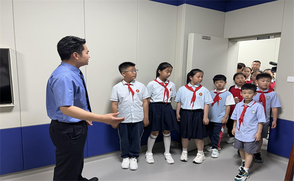 举办“爱莲说”主题检察开放日活动