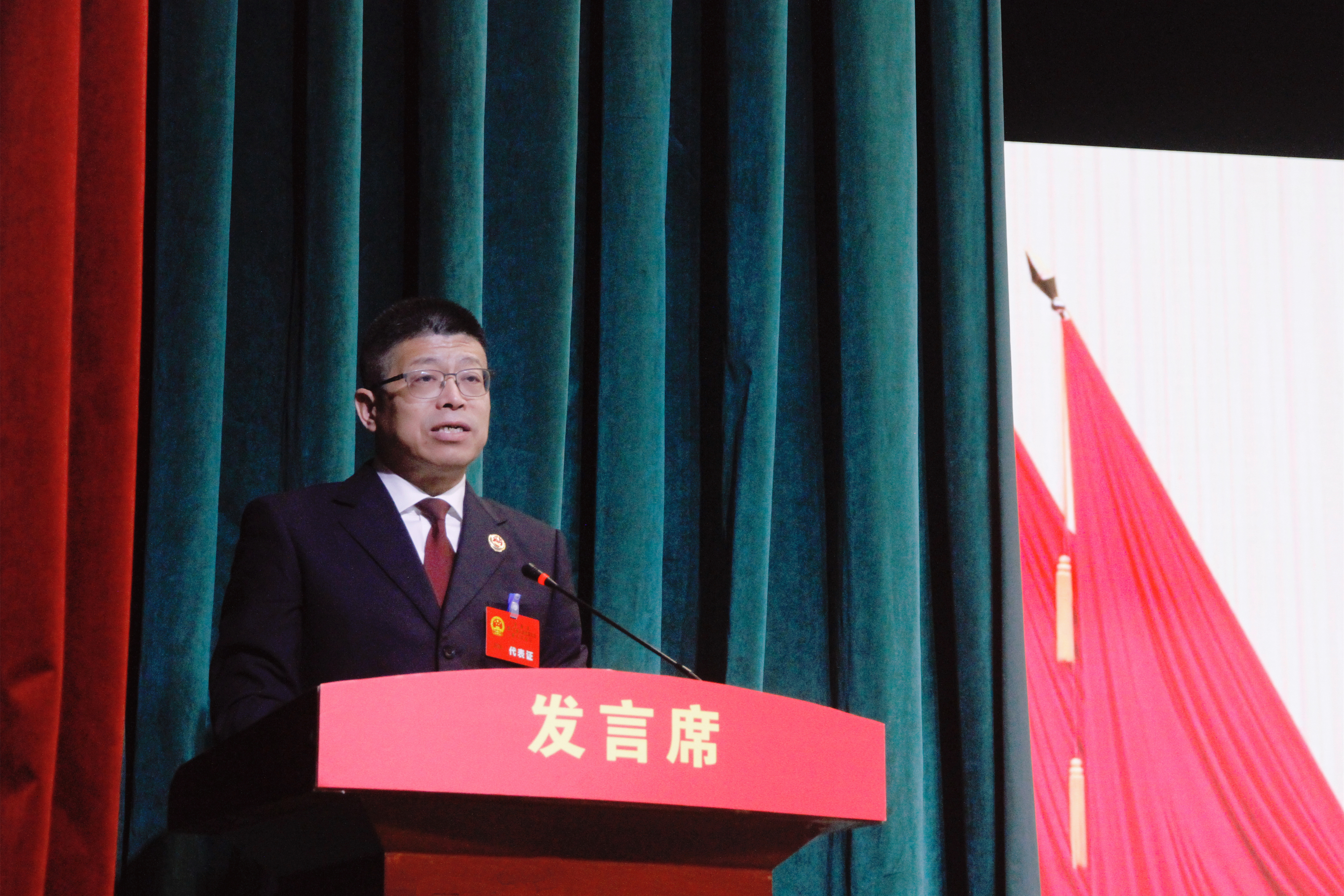 新县人民检察院党组书记、检察长滕保安在安新县十八届人民代表大会第七次会议上作安新县人民检察院工作报告