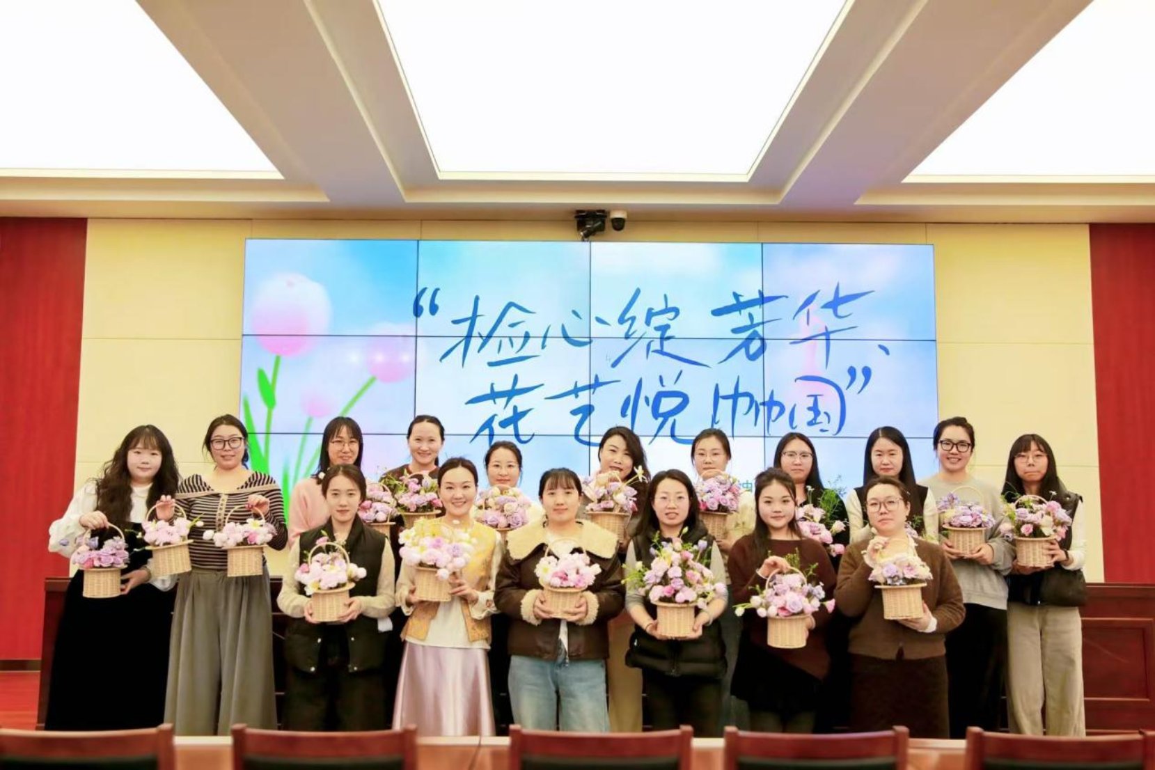 检心绽芳华 花艺悦巾帼 | 雄县人民检察院举办庆“三八”国际妇女节插花活动